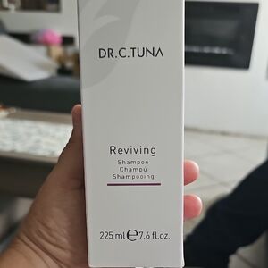 Farmasi Dr. C. Tuna Reviving Shampoo White with Pink Accent